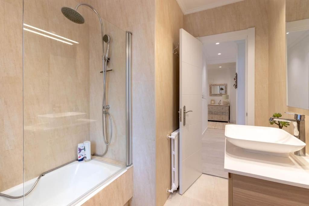 Apartamento Luxury Centro Bilbao Garaje Luaran gambar